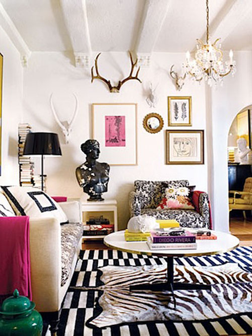 antlers-from-sara-russell-interiors-via-the-farmers-trophy-wife